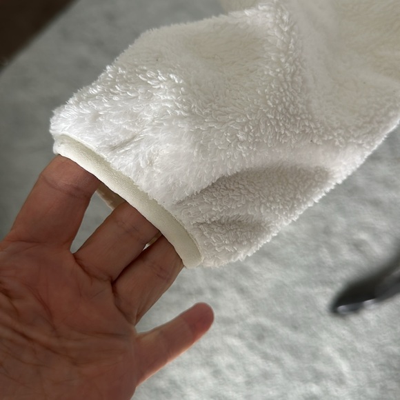 The North Face Women's White Fleece Jacket - Picture 3 of 8